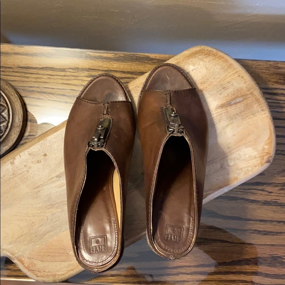 Frye - Picture 5 of 6